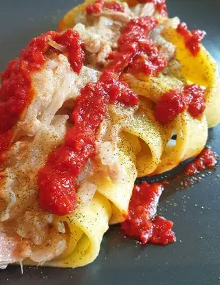 Ricetta Pappardelle con tonno, cipollotto, 'nduja e polvere di alloro di robertobabbilonia