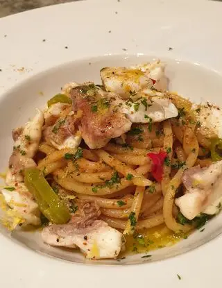 Ricetta Spaghettone di Gragnano risottato con bottarga, olive taggiasche, scorza di limone e filetti di orata in crosta di sale di robertobabbilonia