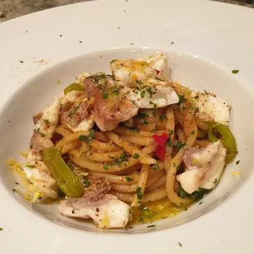 Ricetta Spaghettone di Gragnano Garofalo risottato all'orata con bottarga, olive taggiasche e scorza di limone di Robertobabbilonia