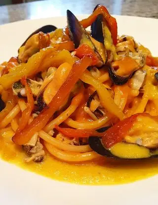 Ricetta Spaghettoni con peperoni arrosto e cozze di robertobabbilonia