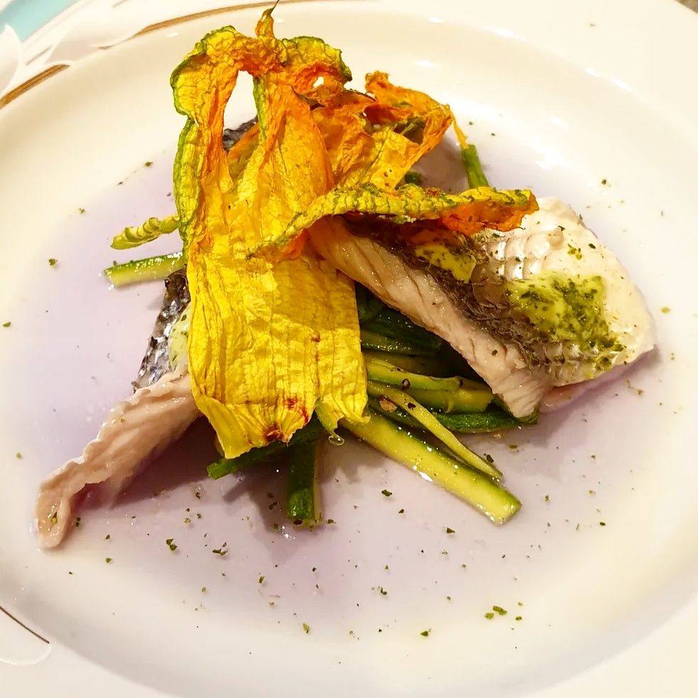 Cefalo in acqua marina e insalata di zucchine