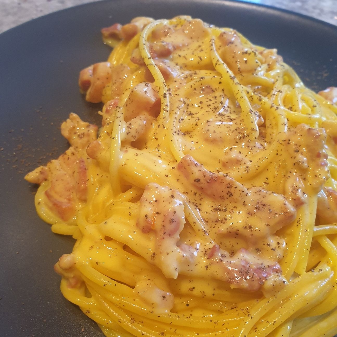Pasta guanciale, taleggio e zafferano