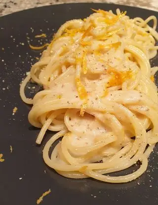 Ricetta Spaghetti al pecorino, pepe bianco e pompelmo rosa di robertobabbilonia