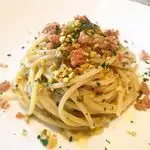 Ricetta Spaghetti aglio, olio e peperoncino con bottarga di tonno e granella di pistacchio