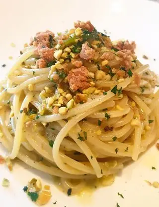 Ricetta Spaghetti aglio, olio e peperoncino con bottarga di tonno e granella di pistacchio di robertobabbilonia