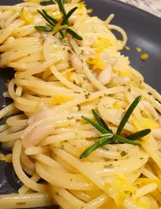 Ricetta Spaghetti gluten free risottati con pinoli, rosmarino e scorzetta di limone di robertobabbilonia