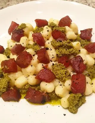 Ricetta Chicche di patate con tonno rosso in salsa di soia, pesto alla genovese e polvere di liquirizia di robertobabbilonia