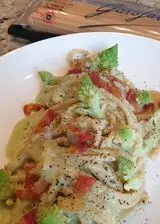 Ricetta Spaghettoni XXL in crema di broccolo e pecorino con guanciale croccante e pepe tostato