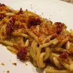 Ricetta Spaghettoni al pesto di avocado e pomodori secchi con taralli e pinoli tostati