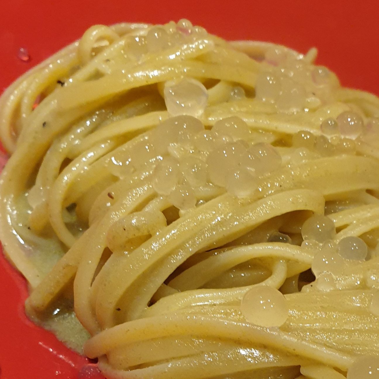 Linguine alla crema d'ostriche con caviale di cognac al limone
