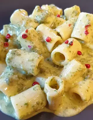 Ricetta Mezzi rigatoni al pesto di menta e noci con crema di taleggio al pepe rosa di robertobabbilonia