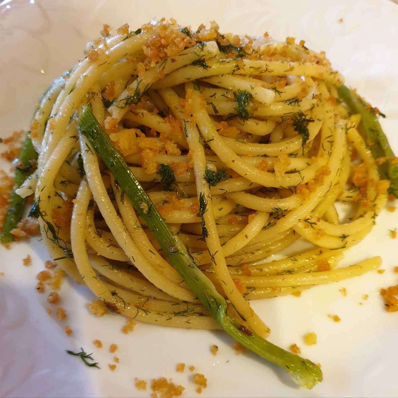 Bucatini con acciughe e finocchietto selvatico