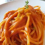 Ricetta Spaghettoni mantecati con burro e alici, salsa di pomodori confit e scorze di limone caramellate