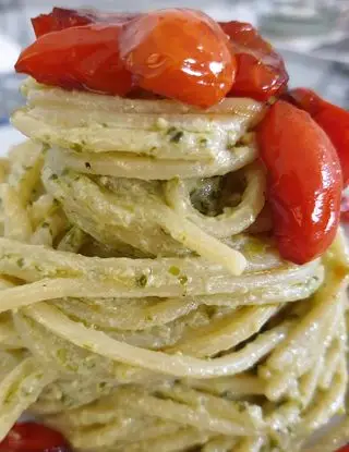 Ricetta Spaghetti in crema di ricotta, basilico e pinoli con pomodorini datterini caramellati di robertobabbilonia