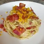 Ricetta Spaghetto quadro al pesto di pistacchio con bacon croccante e tuorlo marinato