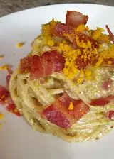 Ricetta Spaghetto quadro al pesto di pistacchio con bacon croccante e tuorlo marinato
