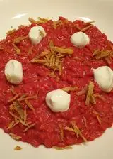 Ricetta Risotto alla barbabietola rossa con yogurt greco, burro acido e ciccioli romagnoli