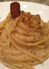 Ricetta Linguine con crema di pecorino, pepe e polvere di cannella