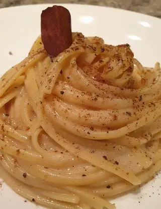 Ricetta Linguine con crema di pecorino, pepe e polvere di cannella di robertobabbilonia