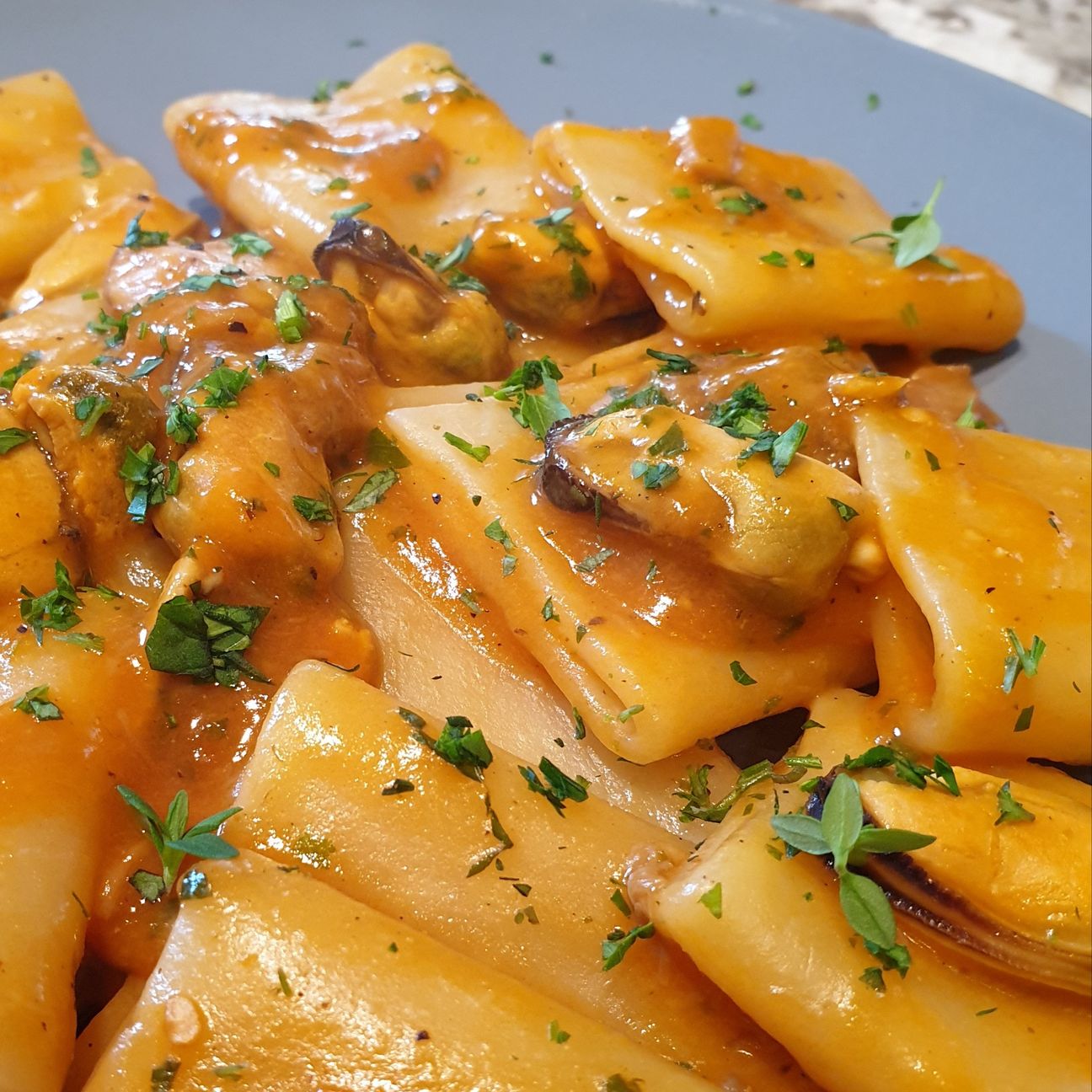 Paccheri in salsa di pomodoro confit, funghi porcini e cozze