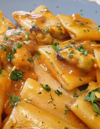 Ricetta Paccheri in salsa di pomodoro confit, funghi porcini e cozze di robertobabbilonia