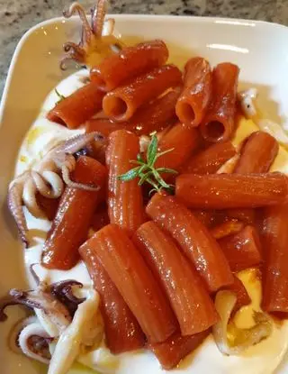 Ricetta Rigatoni alla barbabietola rossa con robiola e tentacoli di calamaro croccante di robertobabbilonia