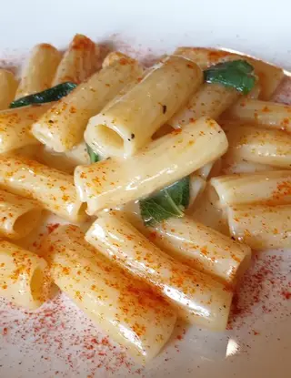 Ricetta Torciglioni al burro con succo di limone, salvia, pepe e paprika affumicata di robertobabbilonia