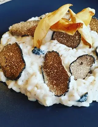 Ricetta Risotto al tartufo estivo con crema di pecorino di Fossa e petali di magnolia fritti di robertobabbilonia