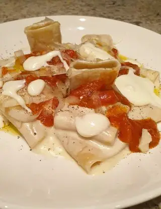 Ricetta Paccheri con fonduta di pecorino, infusione di pepe e ragù ai ricci di mare di robertobabbilonia