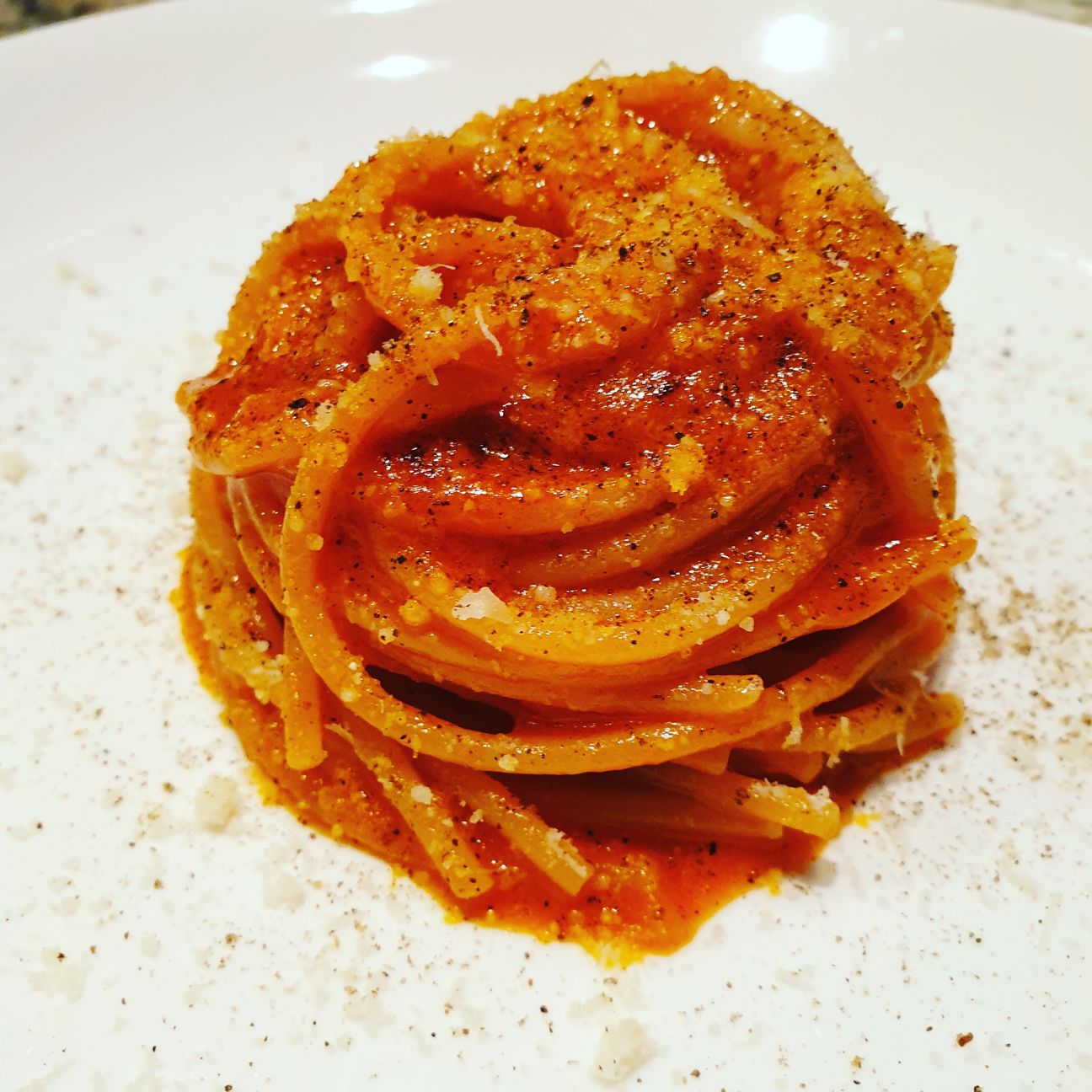 Vermicelli al ristretto di arrosto di pollo laccato al miele, parmigiano e pepe di Sichuan