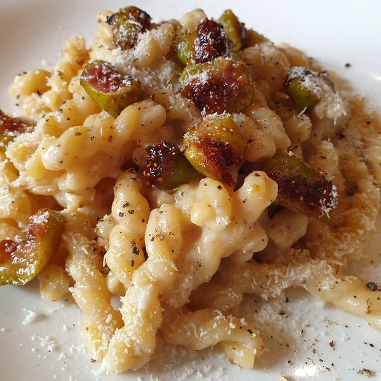 Gemelli cacio, pepe e fichi