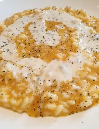 Ricetta Risotto alla zucca gialla e zenzero con crema di gorgonzola e mascarpone, polvere di rosmarino e mentuccia di robertobabbilonia