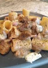 Ricetta Paccheri in salsa di topinambur con salsiccia, funghi porcini e polvere di mentuccia