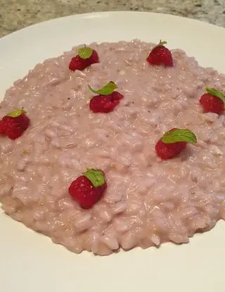 Ricetta Risotto ai lamponi, mantecato con brie, prosecco e menta fresca di robertobabbilonia