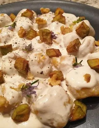 Ricetta Gnocchi di zucca gialla in purezza con crema di mascarpone e noci, avocado fritto e fiori di rosmarino di robertobabbilonia