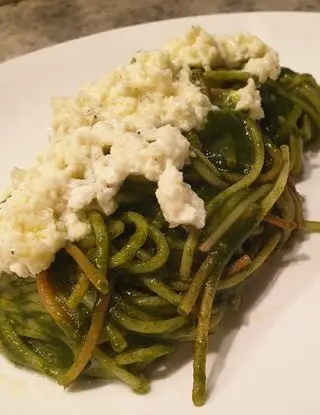 Ricetta Spaghetti raosted in crema di catalogna e acciughe con mozzarella di bufala stracciata e pepe cubebe di robertobabbilonia