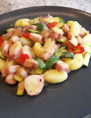 Ricetta Gnocchi di patate in crema di zucchine con tentacoli di totano, zucchine trifolate e peperoncino fresco di robertobabbilonia