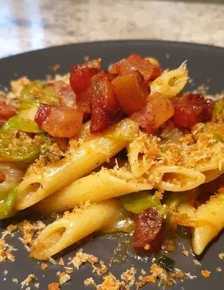 Ricetta Penne ai fiori di zucca con guanciale croccante e pangrattato tostato aromatizzato al pecorino romano di robertobabbilonia