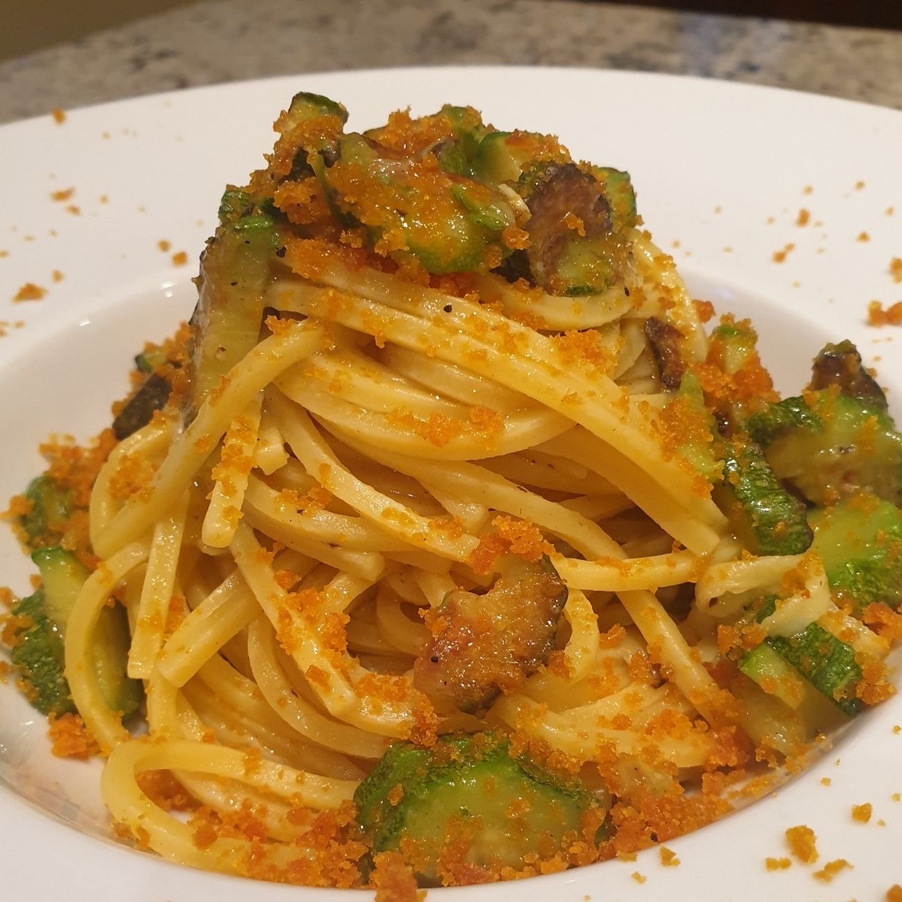 Tonnarelli alle zucchine con i loro fiori e bottarga di muggine