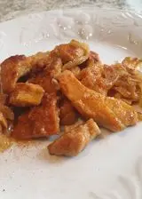 Ricetta Straccetti di petto di pollo alla paprika con cipolle stufate