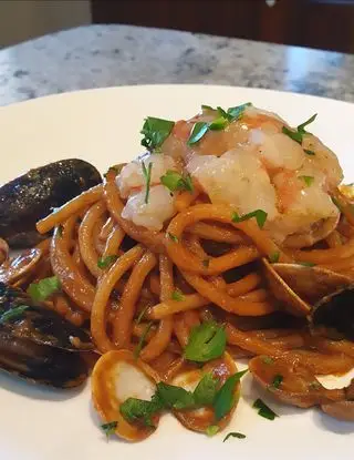 Ricetta Spaghettoni gragnanesi in bisque di gamberoni con cozze, lupini e tartare di gamberi marinati di robertobabbilonia