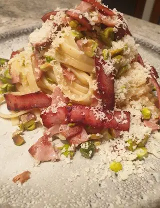 Ricetta Linguine con mortadella piastrata, pistacchi e provolone piccante di robertobabbilonia