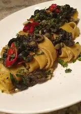 Ricetta Pappardelle alle olive con acciughe, capperi e finocchietto secco