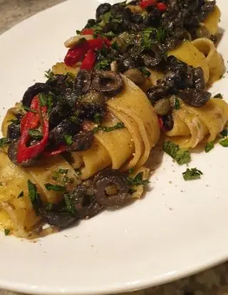 Ricetta Pappardelle alle olive con acciughe, capperi e finocchietto secco di robertobabbilonia