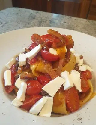 Ricetta Pasta guanciale e birra con datterini al forno e feta greca di robertobabbilonia