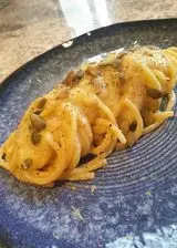 Ricetta Spaghettoni in crema di cipolla con semi di zucca tostati