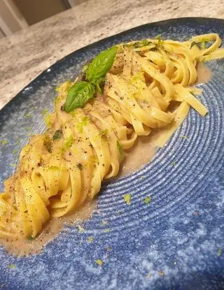 Ricetta Tagliolini di Campofilone burro e alici con vaniglia Bourbon, scorzetta di limone e basilico fresco di robertobabbilonia