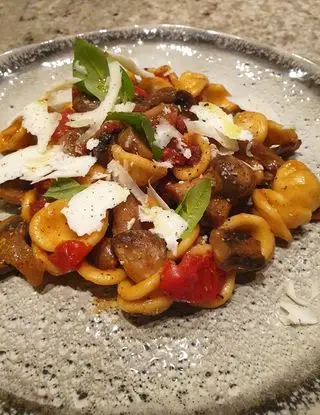 Ricetta Orecchiette artigianali mantecate con pomodorini confit, funghi misti piastrati, pancetta croccante e pecorino Matese di robertobabbilonia