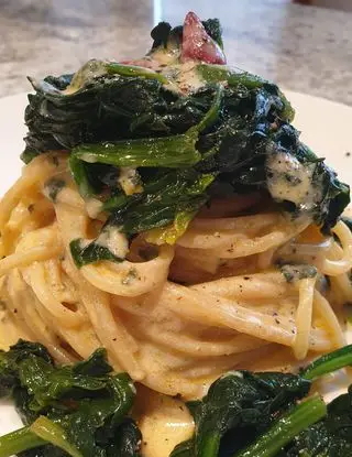 Ricetta Spaghetti risottati in aglio, olio e peperoncino, mantecati con ricotta di bufala e spinaci saltati di robertobabbilonia