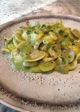 Ricetta Orecchiette in crema di broccolo siciliano e vongole con aringa affumicata e pecorino giovane